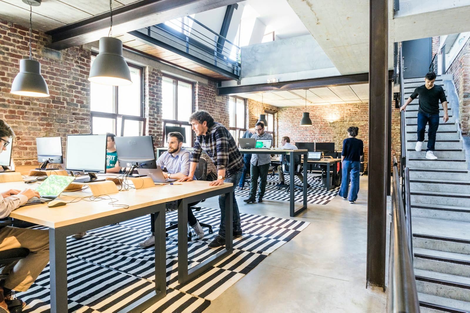 Bureau d'études dans un espace de travail ouvert